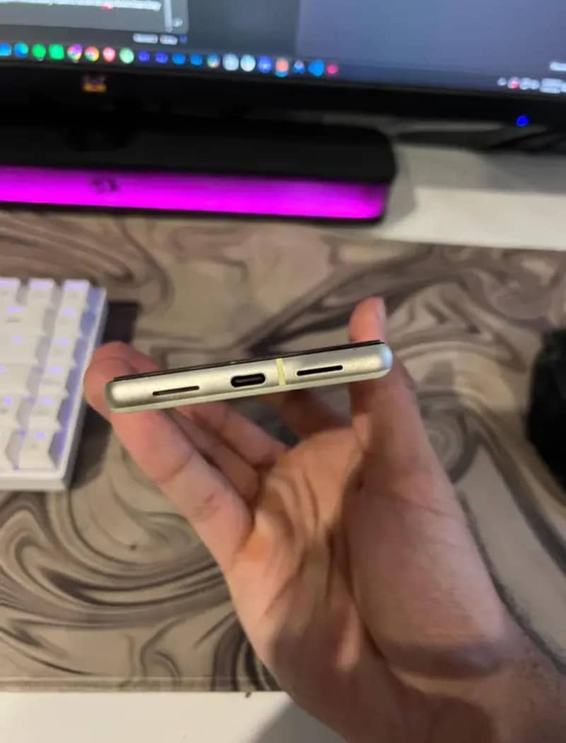 Google Pixel 7 4