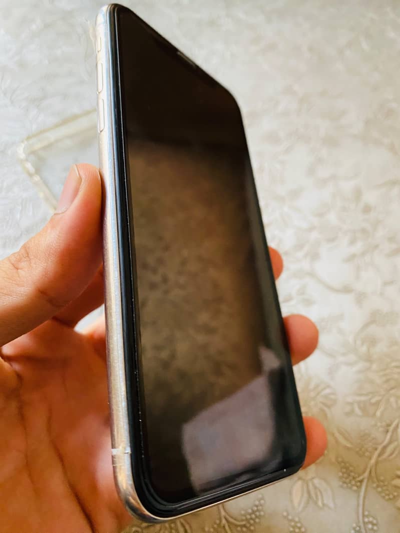 Apple iPhone X 4