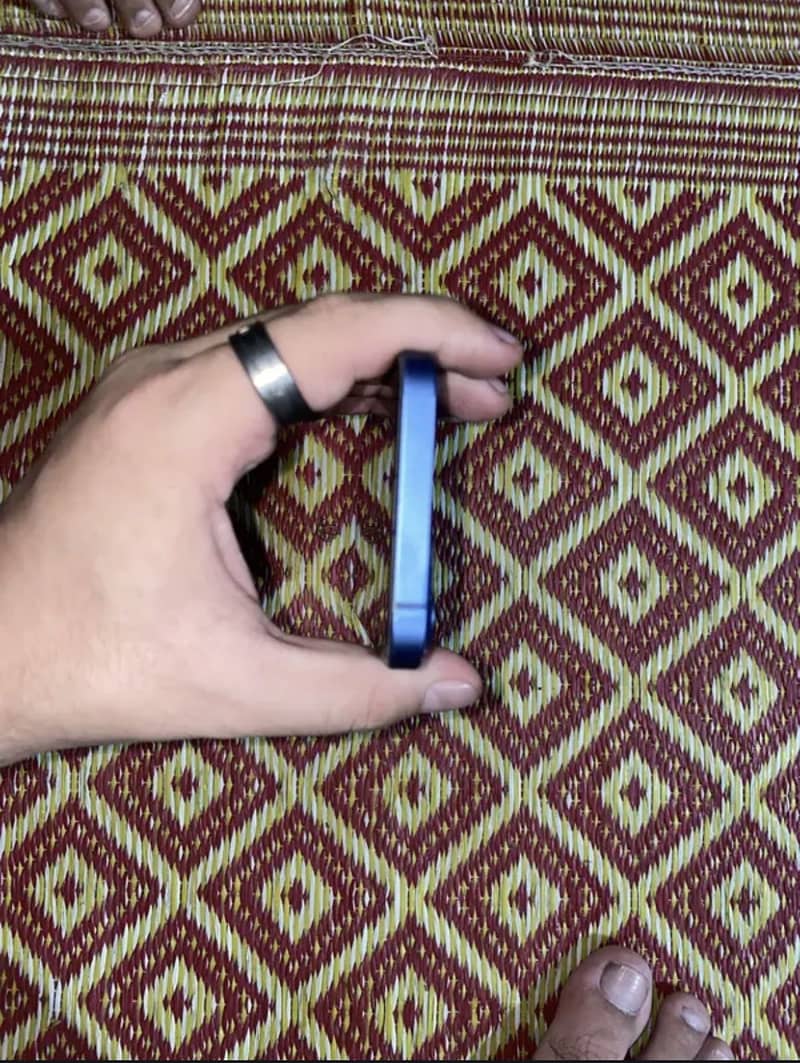 Apple iPhone 13 5