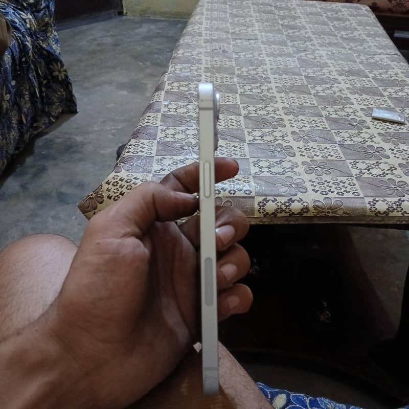 Apple iPhone 14 plus 3