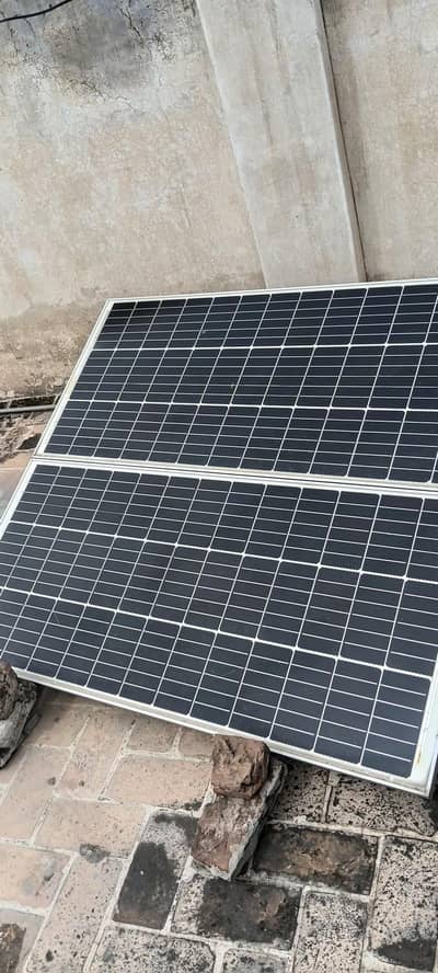 Two solar plates of 150watts with stand