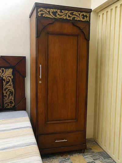 bed almari side tables matress