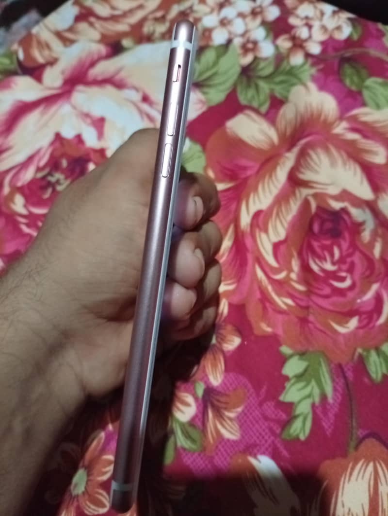 Apple iPhone 7 Plus 5