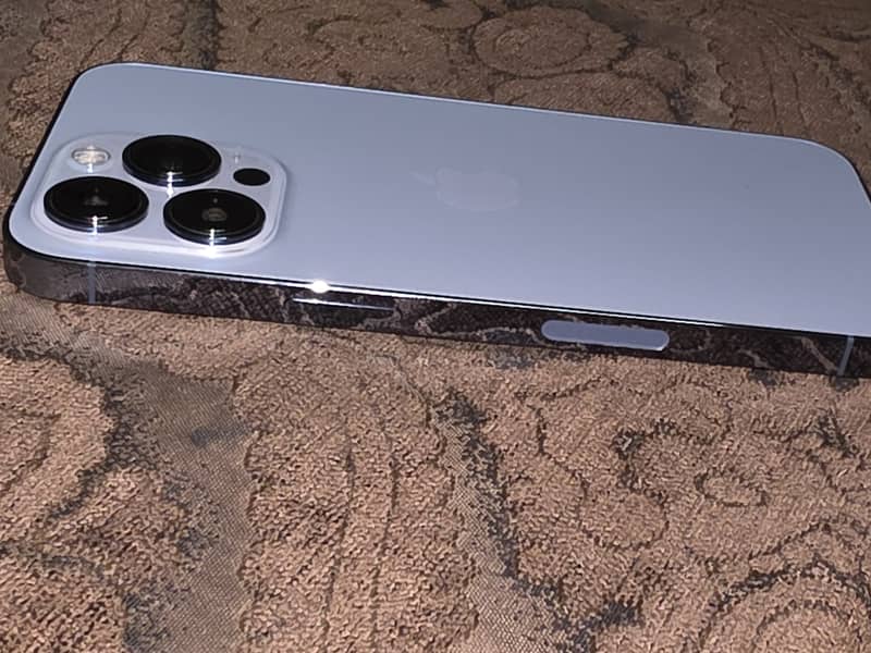 Apple iPhone 13 Pro 1