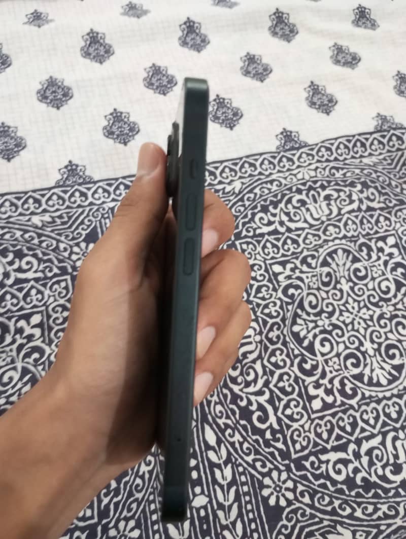 Apple iPhone 13 3