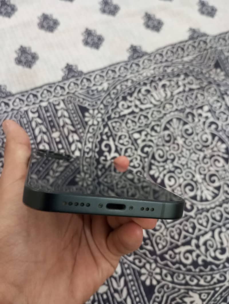 Apple iPhone 13 5