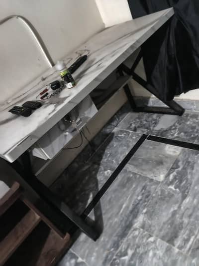 computer table 4x2 ft white color