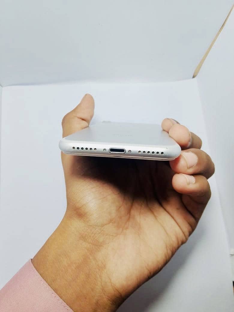 Apple iPhone 7 1