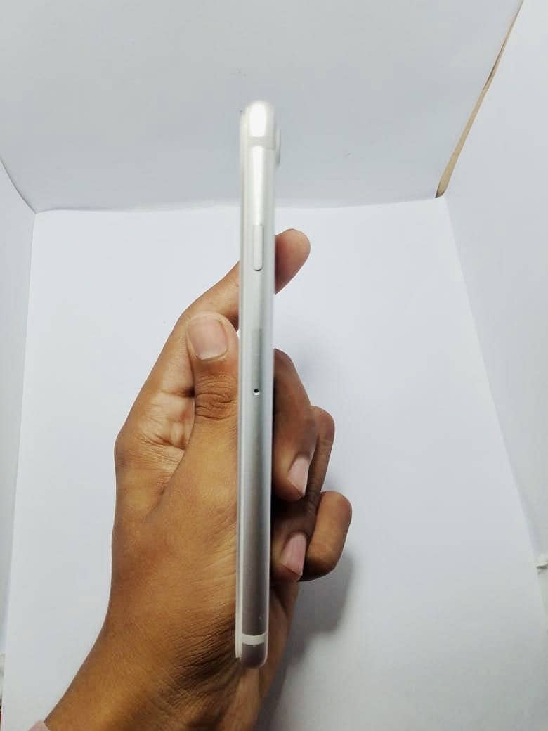 Apple iPhone 7 2
