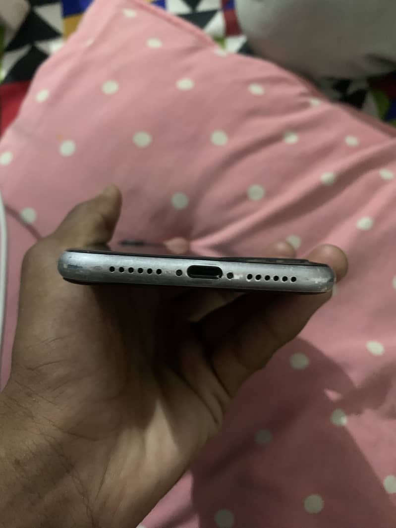 Apple iPhone 11 3