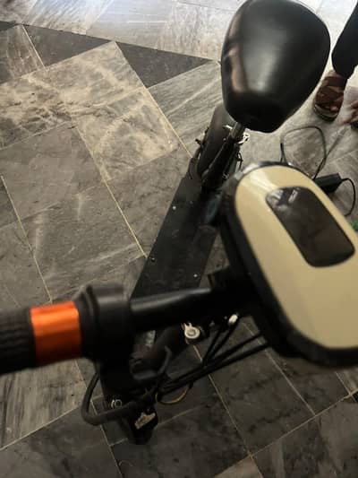 Electric scooter