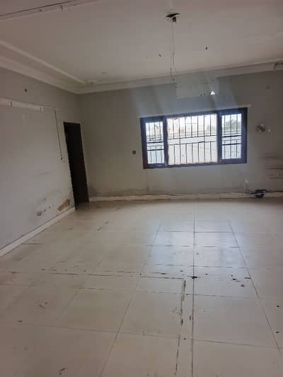 1000 YARD BUNGALOW FOR RENT 7 BEDROOM HUGH PARKING LUSH GREEN GARDEN OLD HOUSE