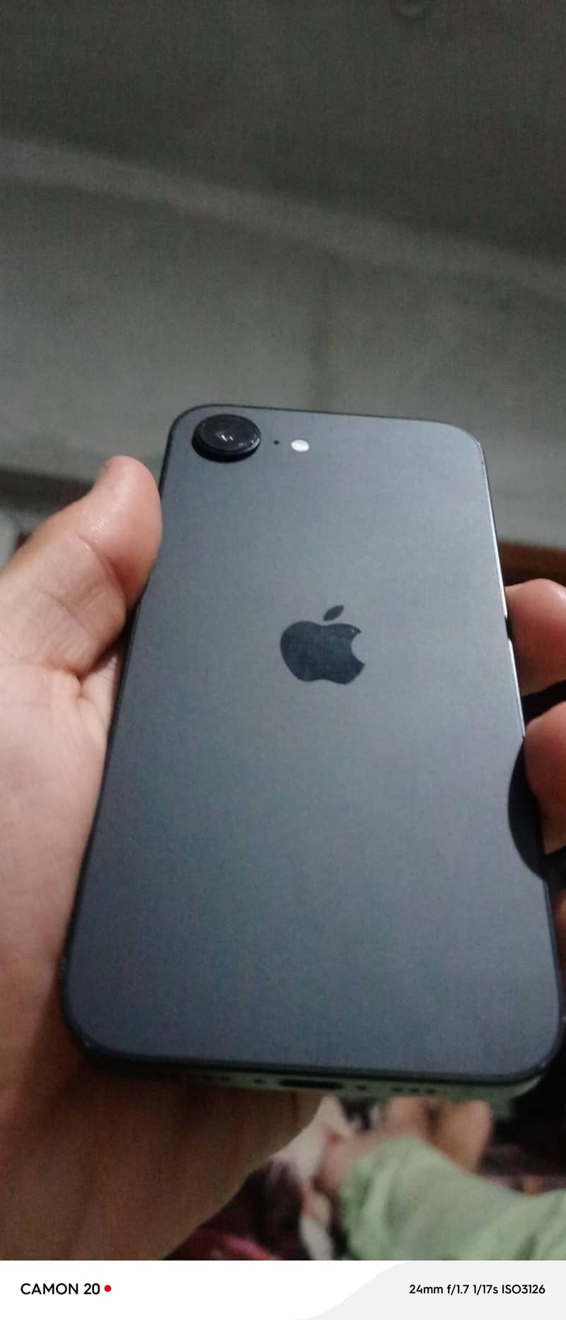 Apple iPhone 16e 0