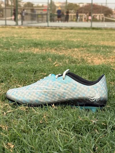 Nike hypervenom phantom football stud