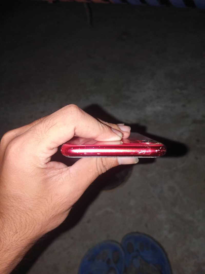 Apple iPhone 11 4