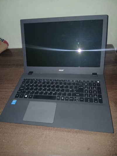 Acer Aspire E5-573 | Core i3 5th Gen | 8GB RAM | 128GB SSD + 1TB HDD