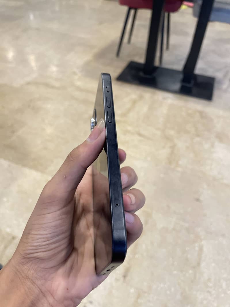 Apple iPhone 12 3