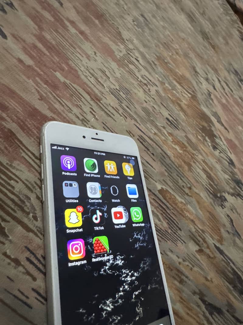 Apple iPhone 6 Plus 1