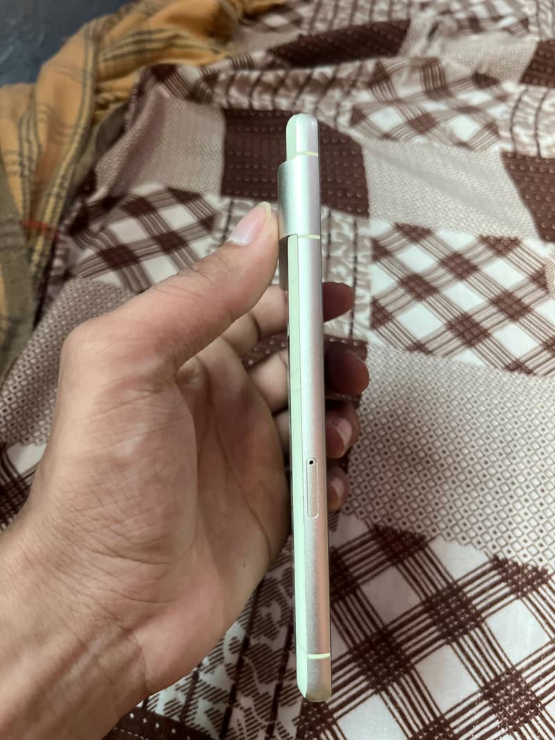 Google Pixel 7 4