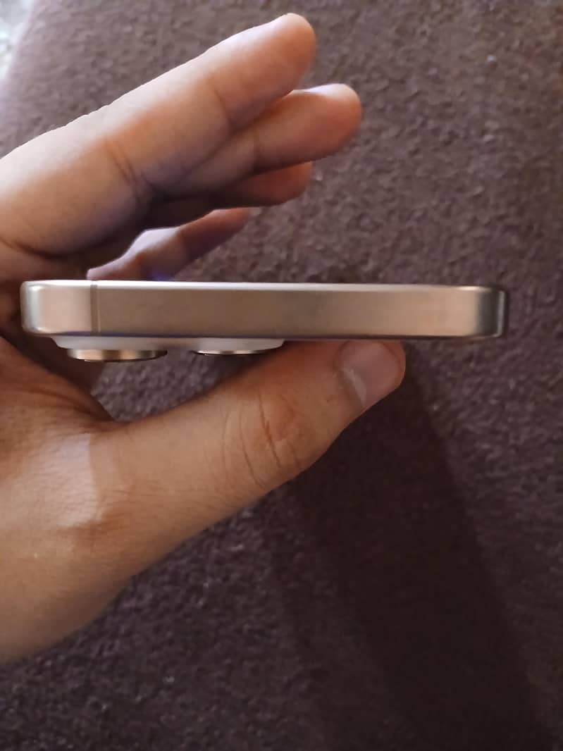 iPhone 16 Pro Max 2