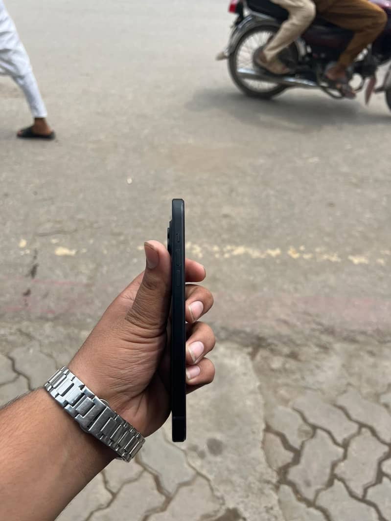 iPhone 15 plus 3