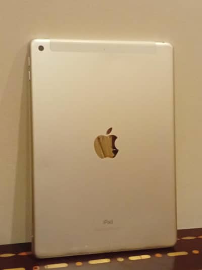 Ipad 5th Gen 32GB - Includes complimentary case