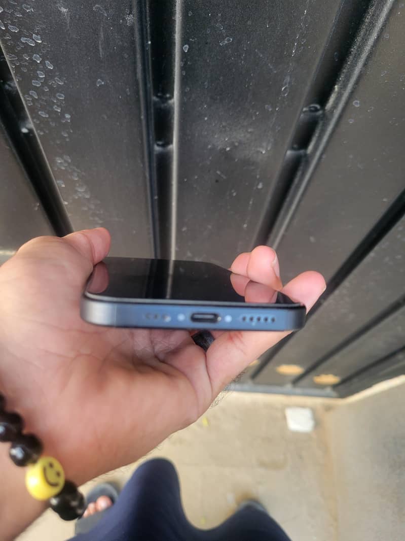 Apple iPhone 15 4