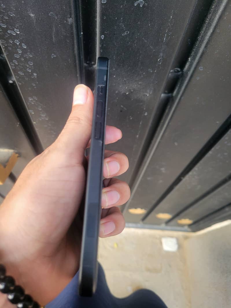 Apple iPhone 15 6