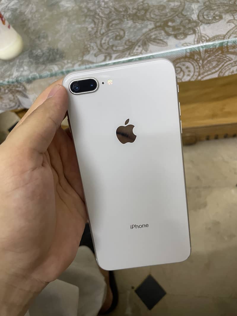 Apple iPhone 8 Plus 1