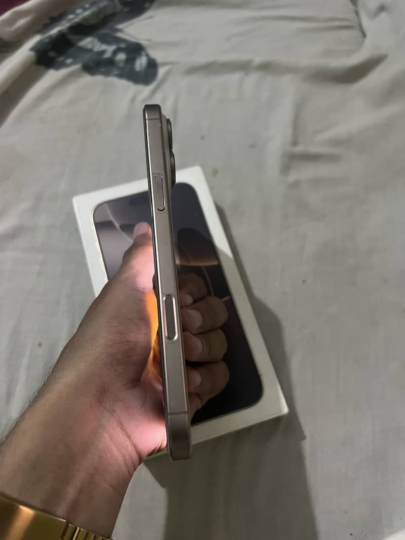 iPhone 16 pro max 2