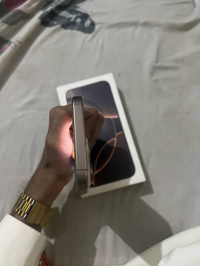 iPhone 16 pro max 6