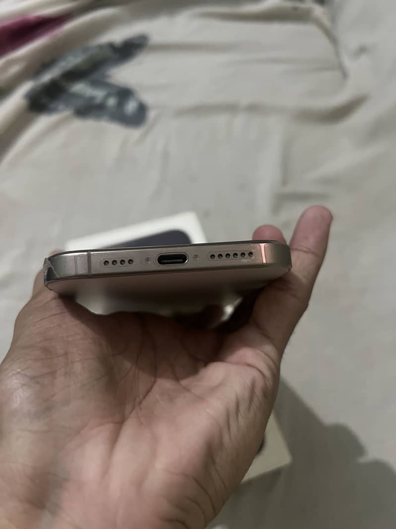 iPhone 16 pro max 8