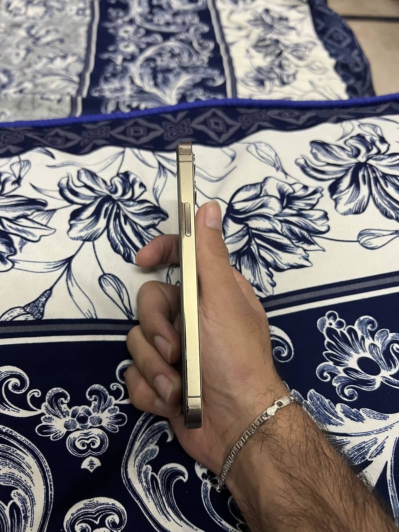 Iphone 12 pro 4