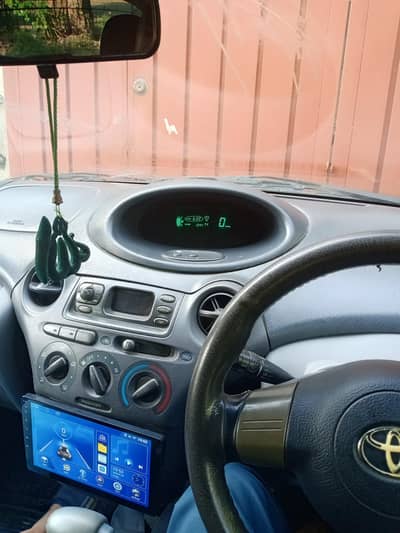 Toyota Vitz 2002