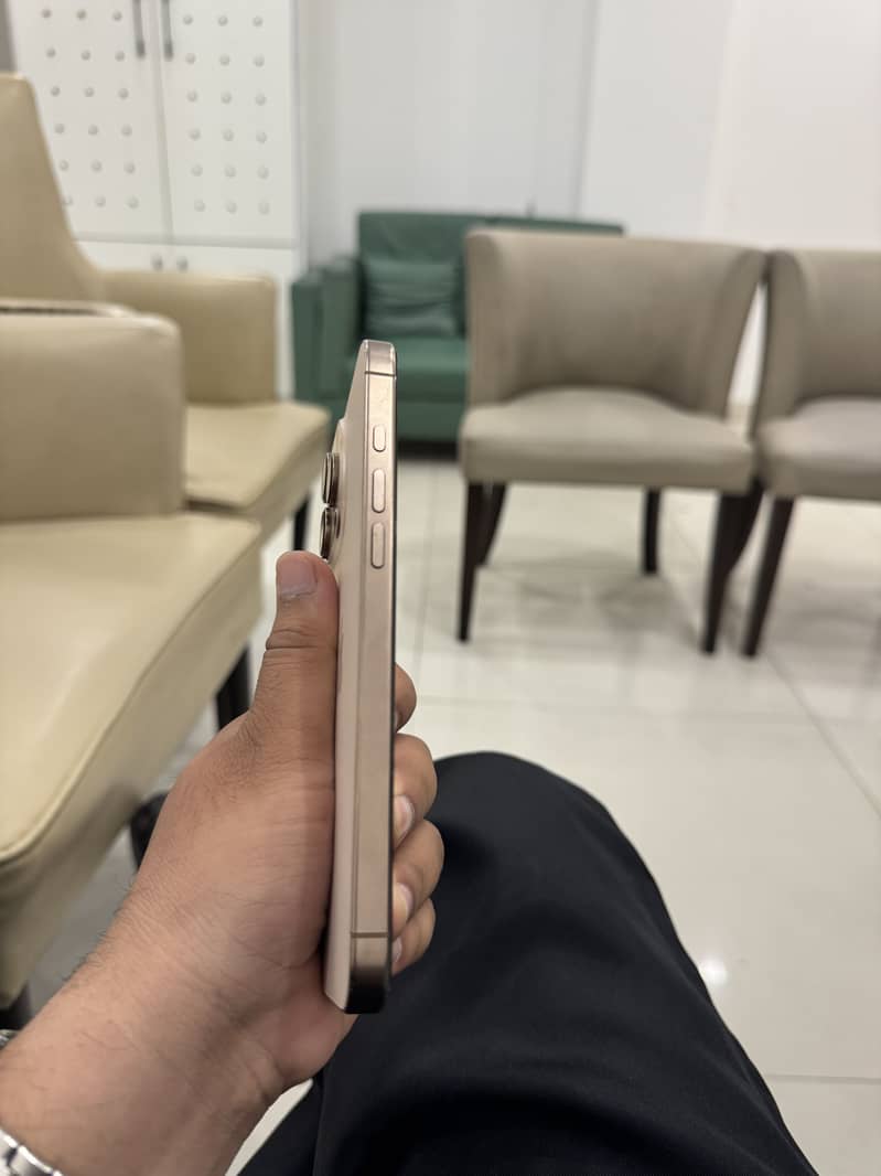 iPhone 16 Pro Max 1