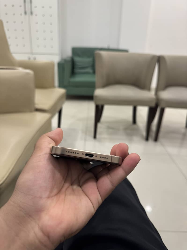 iPhone 16 Pro Max 5
