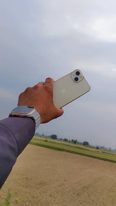 Apple iPhone 13