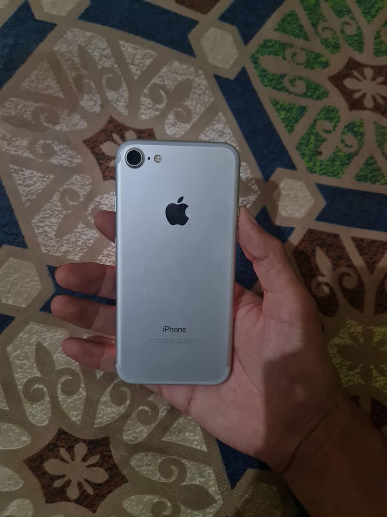 Apple iPhone 7 0
