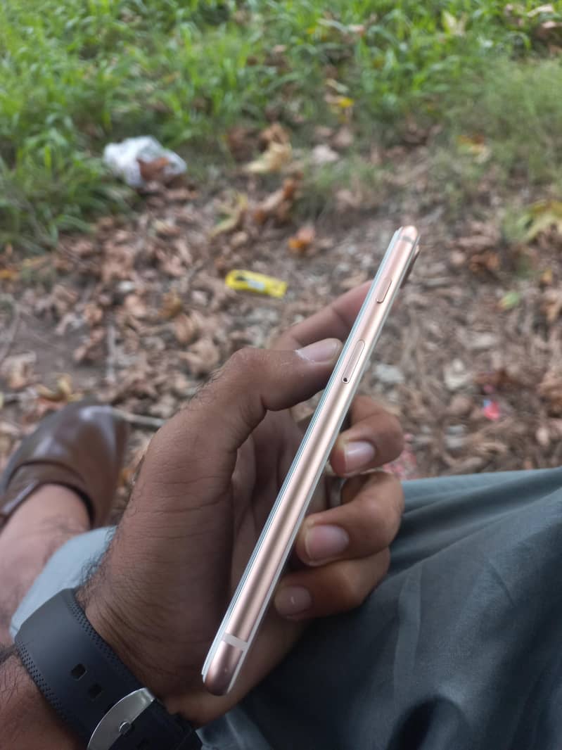 Apple iPhone 8 Plus 1