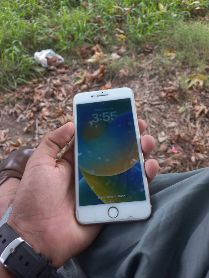 Apple iPhone 8 Plus 2