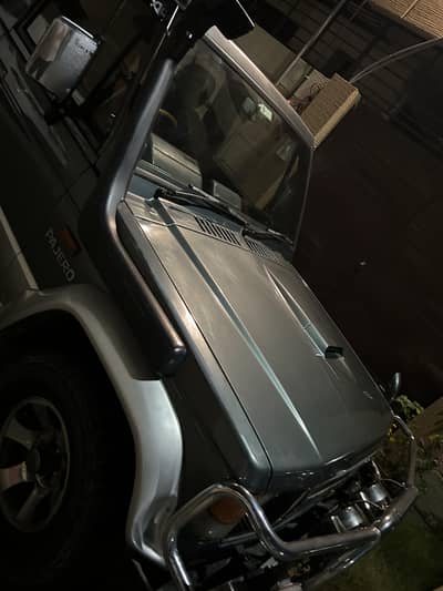 Mitsubishi Pajero 1990
