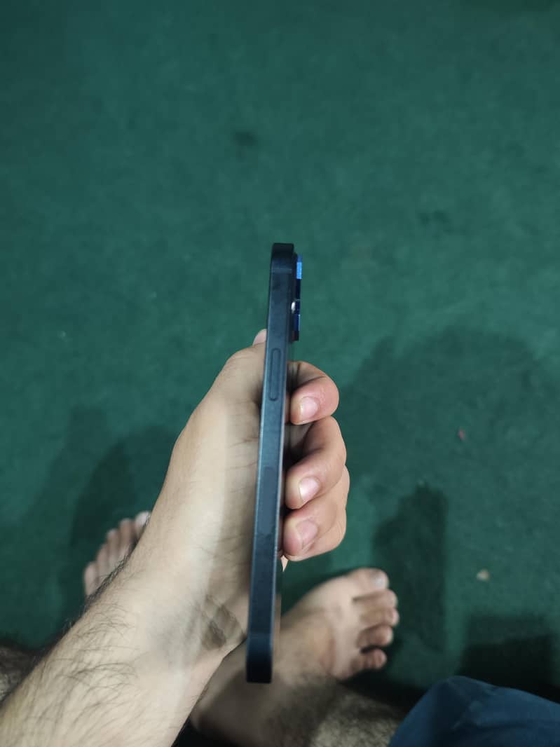 Apple iPhone 13 0