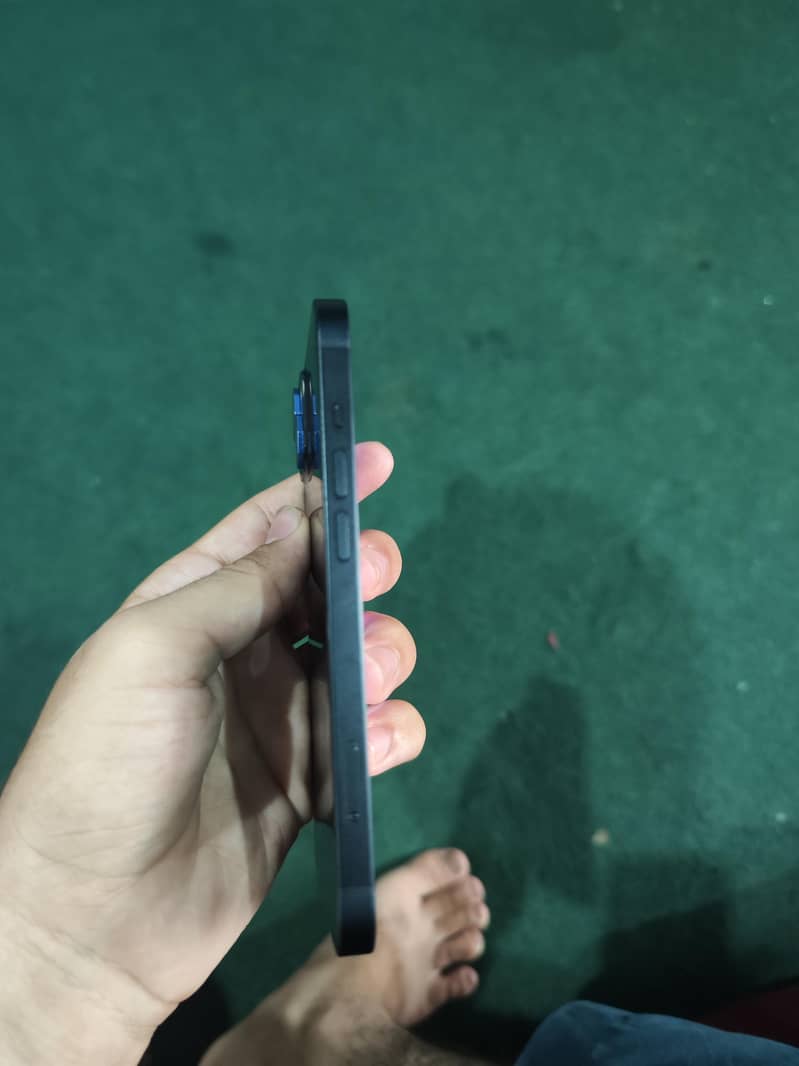 Apple iPhone 13 2