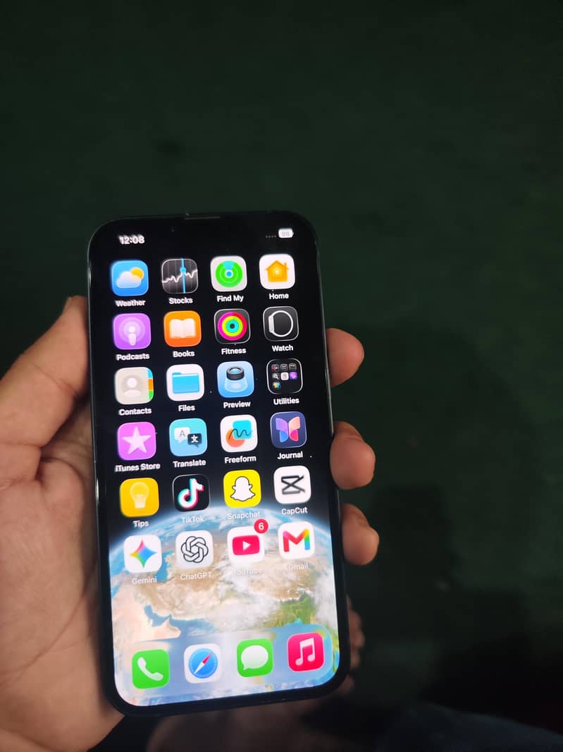 Apple iPhone 13 4