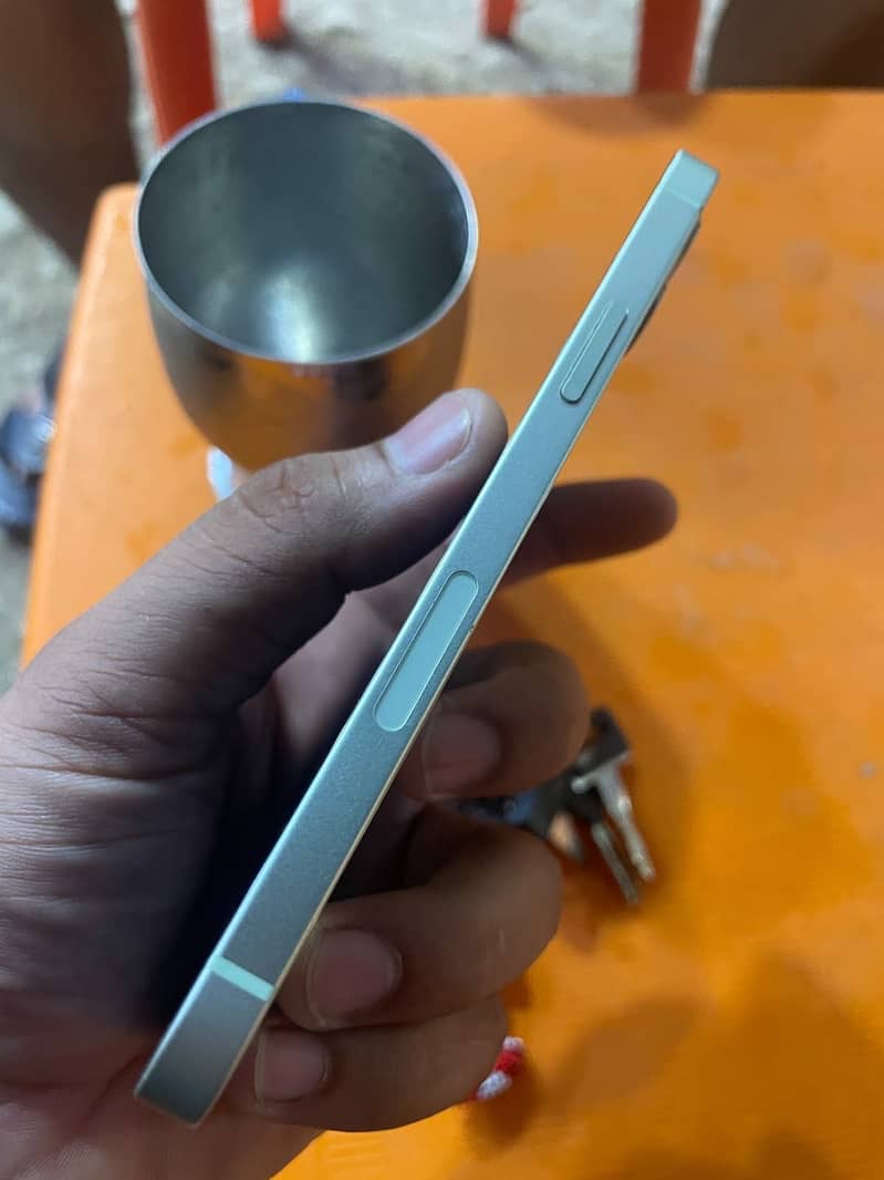 Iphone 12 4
