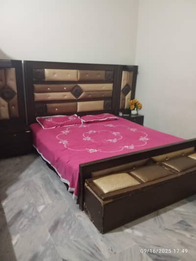 good condition bed and dressing table for sale