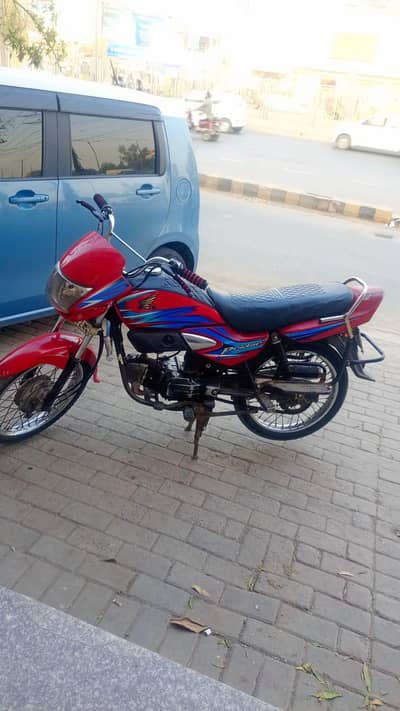 Honda Pridor 2015 model all oky 10.9 condition koi Kam nahin hona