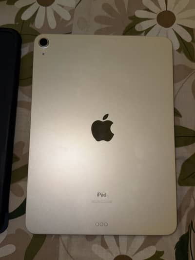 Ipad Air 4. Silver Colour.
