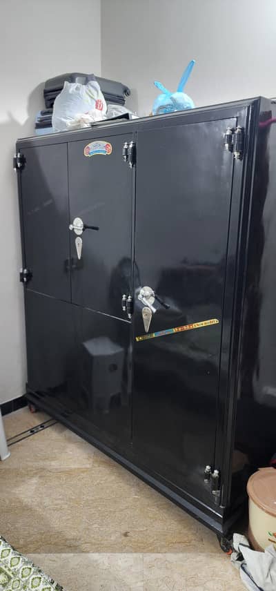 Steel Almari (peta)