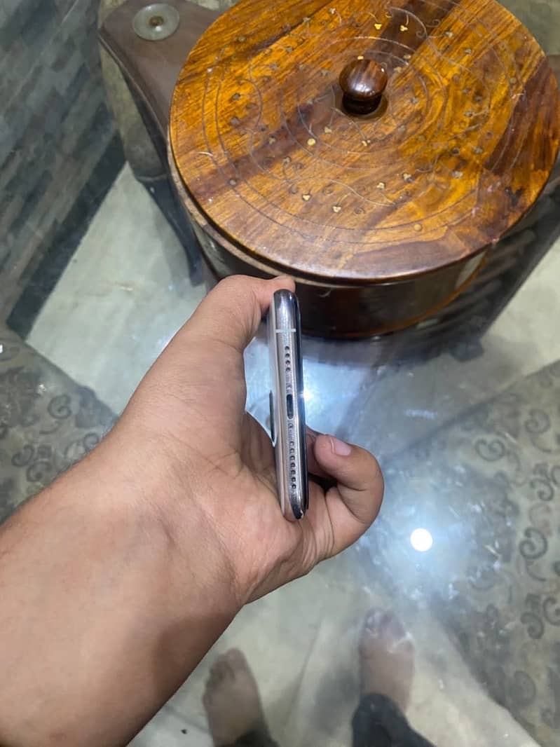 iPhone 11 Pro Max 4